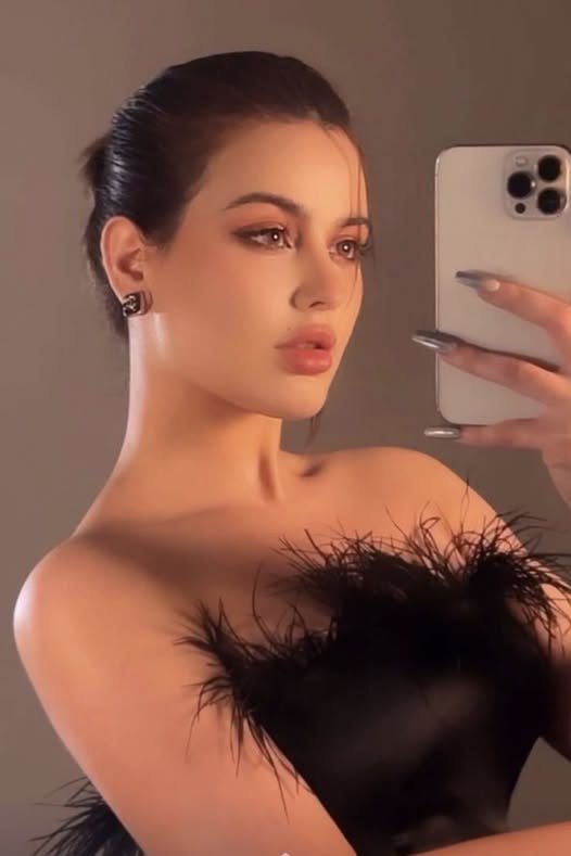 اقوال وحكم جميلة : وكيف لا اعشقه وفي نبرة صوته لحن .. يمزق وريد قلبي عشقا - 🦋ɷȷ⎽ɹ̤᭓⎽ᓄใ
