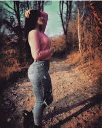«وتع جبني عزة نفس ي حين لا قا ن نفسي بأحد .»