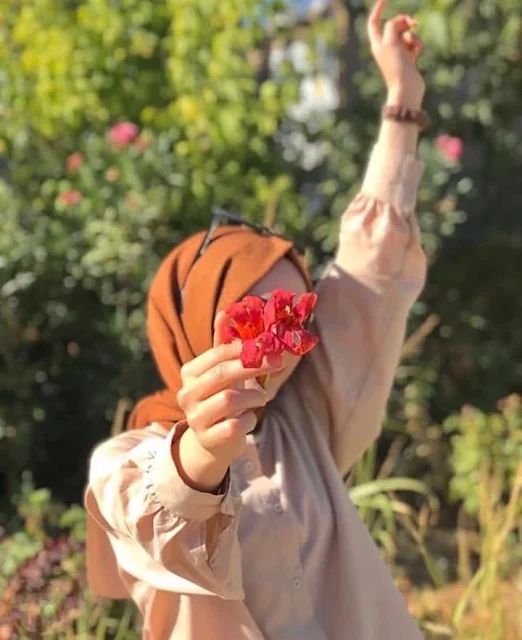 «طآلمآ أنآ بخير مع آلله، فلآ يهمني من رحل ومن بقي، فآلأرزآق بيد...»